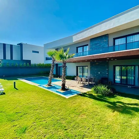 Oasis Villalari 15 쿠사다시